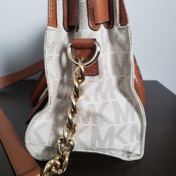 Michael Kors Medium Hamilton Bag - Picture 11 of 16